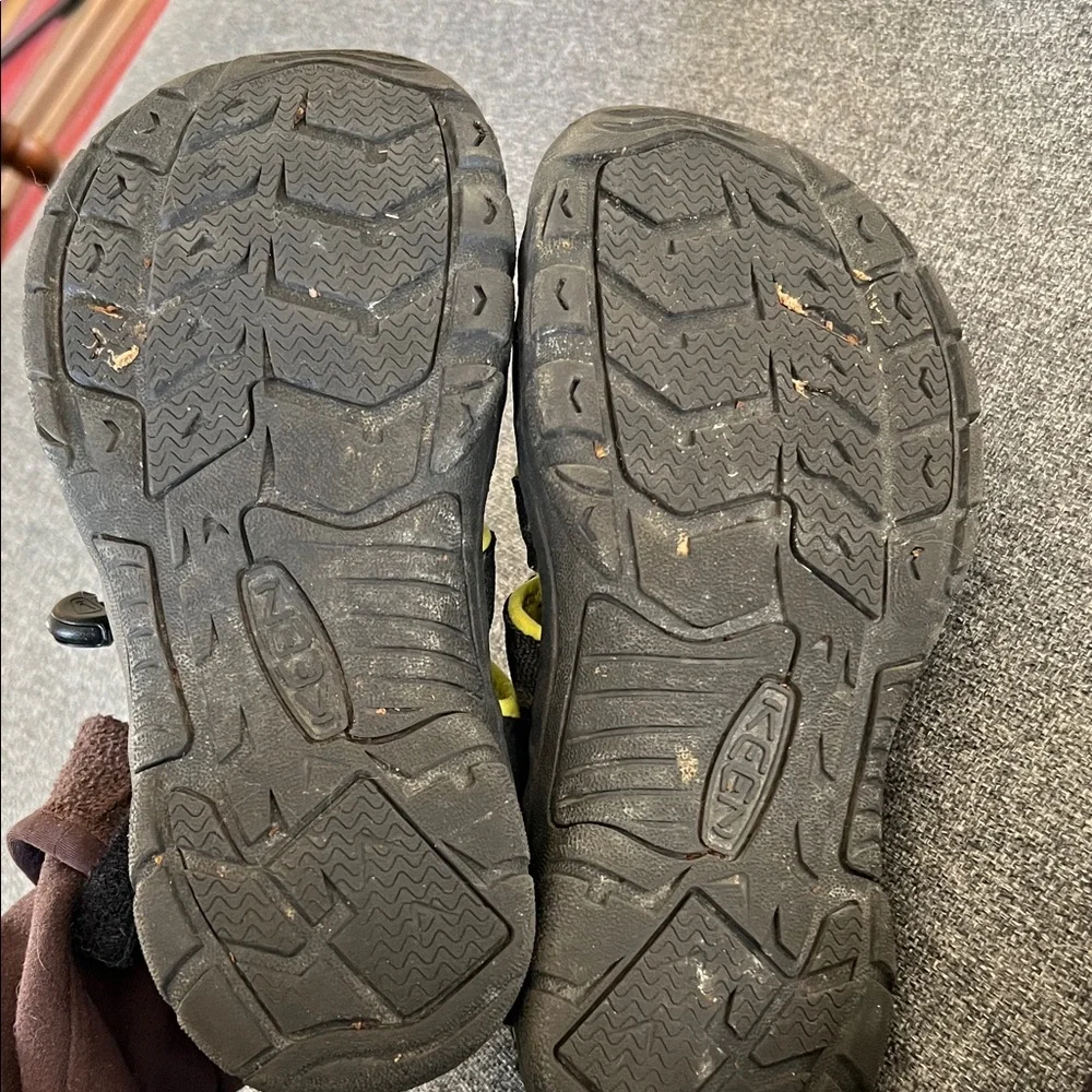 Keen Kids Black and Neon Yellow Closed-Toe Water Sandals Newport H2